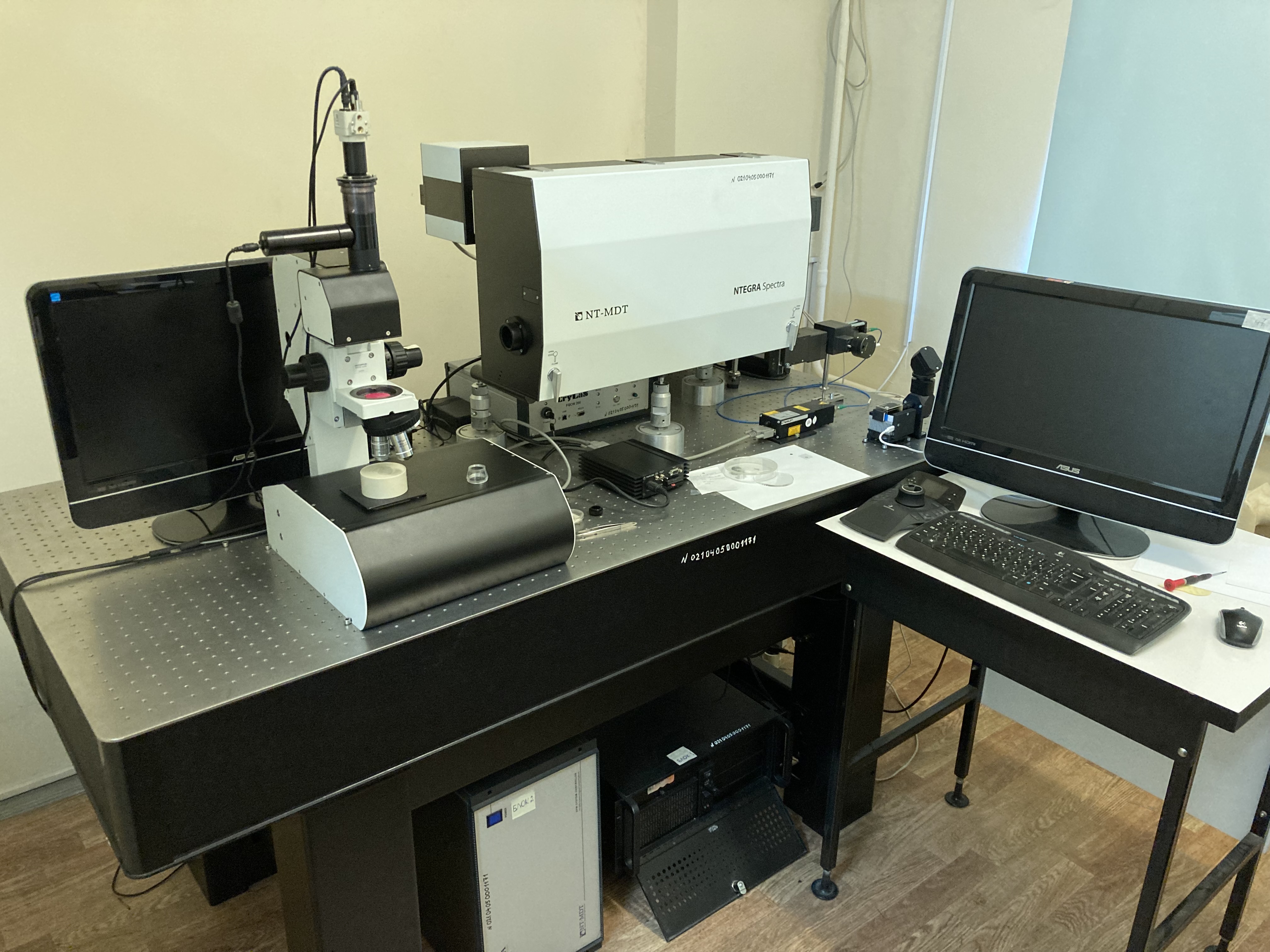 Спектрометр комбинационного рассеяния NTEGRA (NT-MDT) на базе конфокального микроскопа с лазерами 532 и 785 нм [2416-2011]